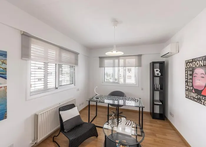 Luxurious Bright & Stylish 2Br With Office In Nicosia