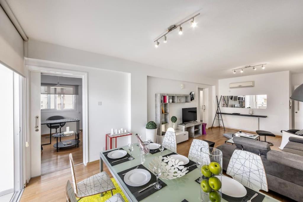 Apartman Luxurious Bright & Stylish 2br With Office In