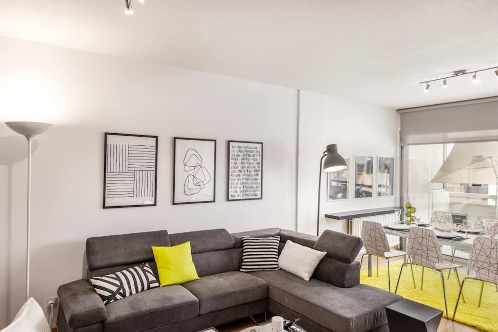 Apartman Luxurious Bright & Stylish 2br With Office In Nicosia